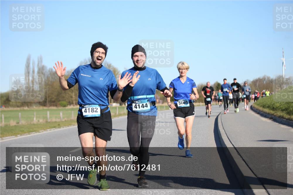 06.04.2025 - 44. Internationalen Wilhelmsburger Insellauf Jannik Wohlers http://msf.ph/oto/7612481 06.04.2025 09:28:42 Laufen 4182, 4144, 5065 meine-sportfotos.de