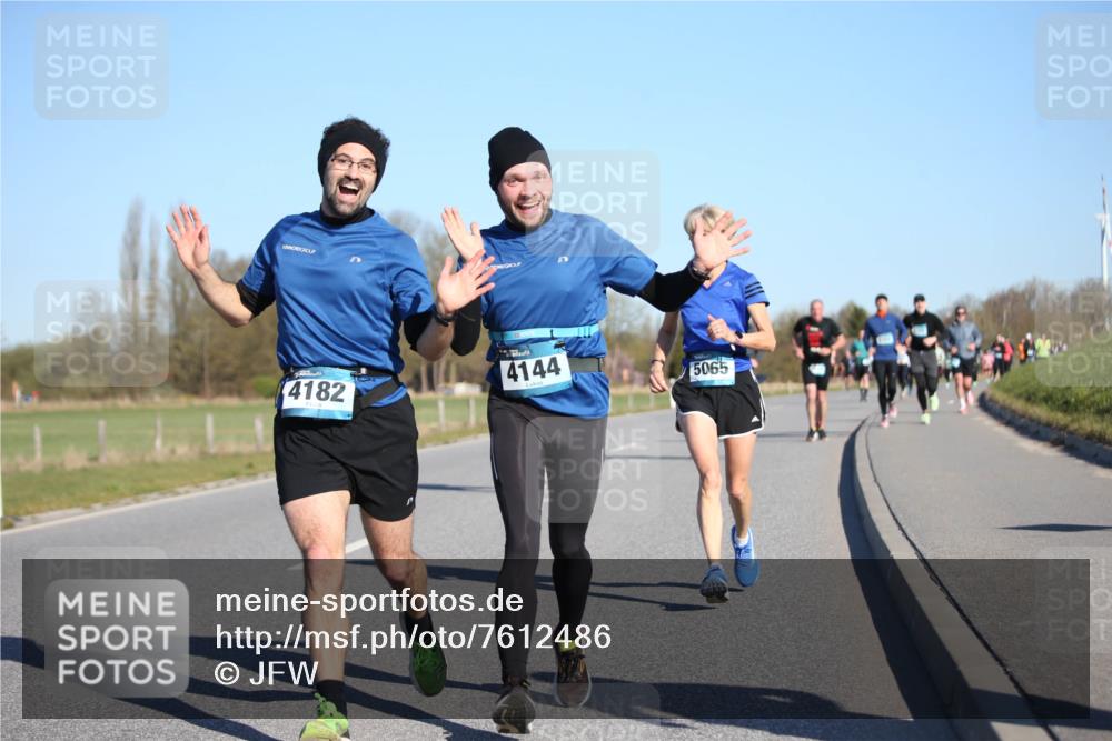 06.04.2025 - 44. Internationalen Wilhelmsburger Insellauf Jannik Wohlers http://msf.ph/oto/7612486 06.04.2025 09:28:42 Laufen 4182, 4144, 5065 meine-sportfotos.de