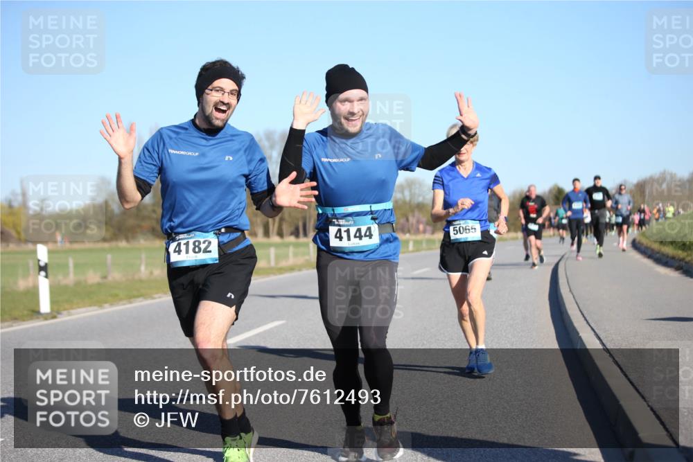 06.04.2025 - 44. Internationalen Wilhelmsburger Insellauf Jannik Wohlers http://msf.ph/oto/7612493 06.04.2025 09:28:43 Laufen 4182, 4144, 5065 meine-sportfotos.de