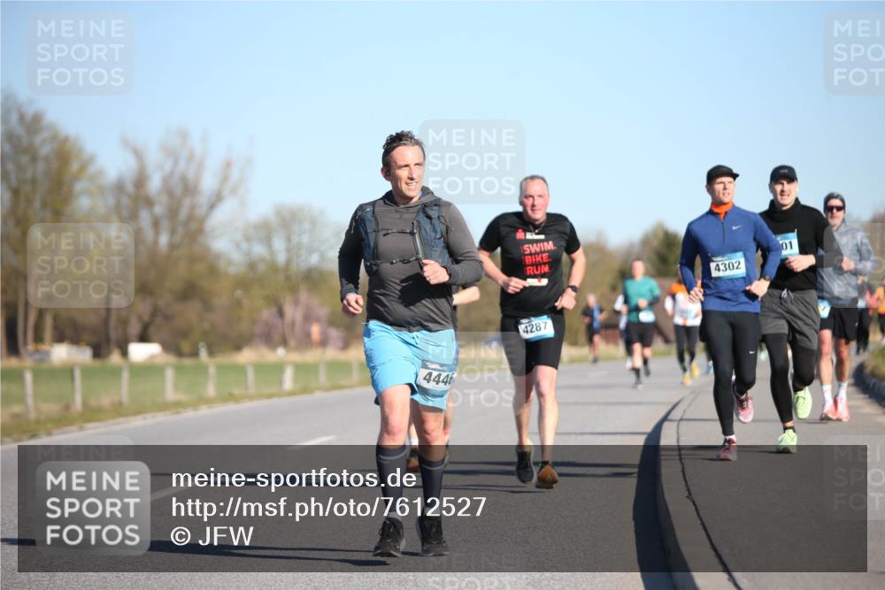 06.04.2025 - 44. Internationalen Wilhelmsburger Insellauf Jannik Wohlers http://msf.ph/oto/7612527 06.04.2025 09:28:46 Laufen 4446, 01, 4302, 4287 meine-sportfotos.de