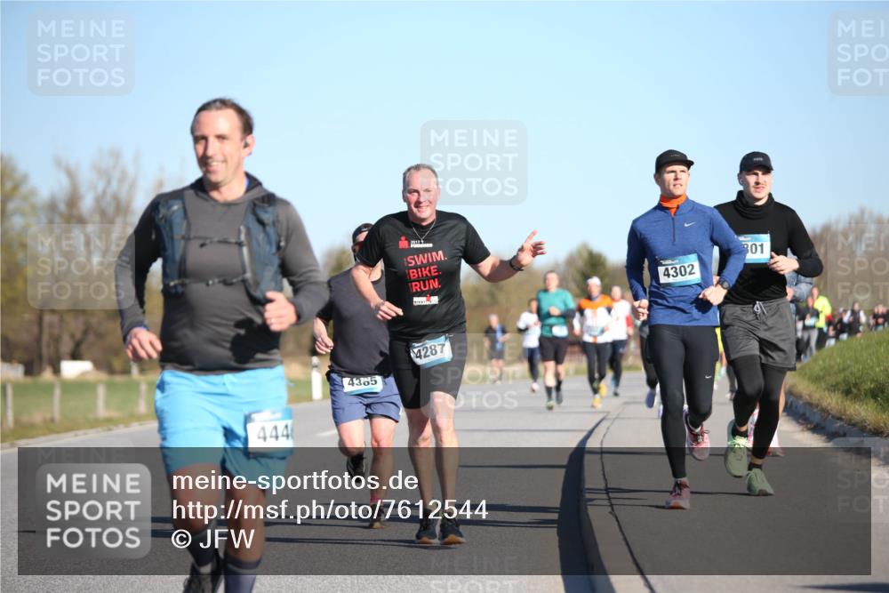 06.04.2025 - 44. Internationalen Wilhelmsburger Insellauf Jannik Wohlers http://msf.ph/oto/7612544 06.04.2025 09:28:47 Laufen 444, 4365, 4287, 301, 4302 meine-sportfotos.de