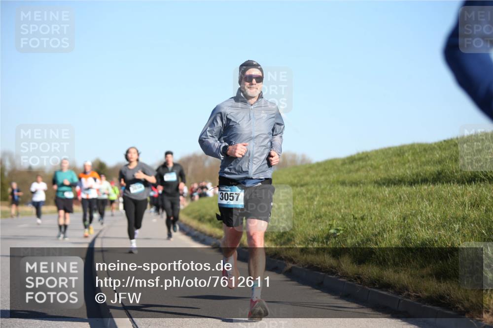 06.04.2025 - 44. Internationalen Wilhelmsburger Insellauf Jannik Wohlers http://msf.ph/oto/7612611 06.04.2025 09:28:52 Laufen 3057 meine-sportfotos.de