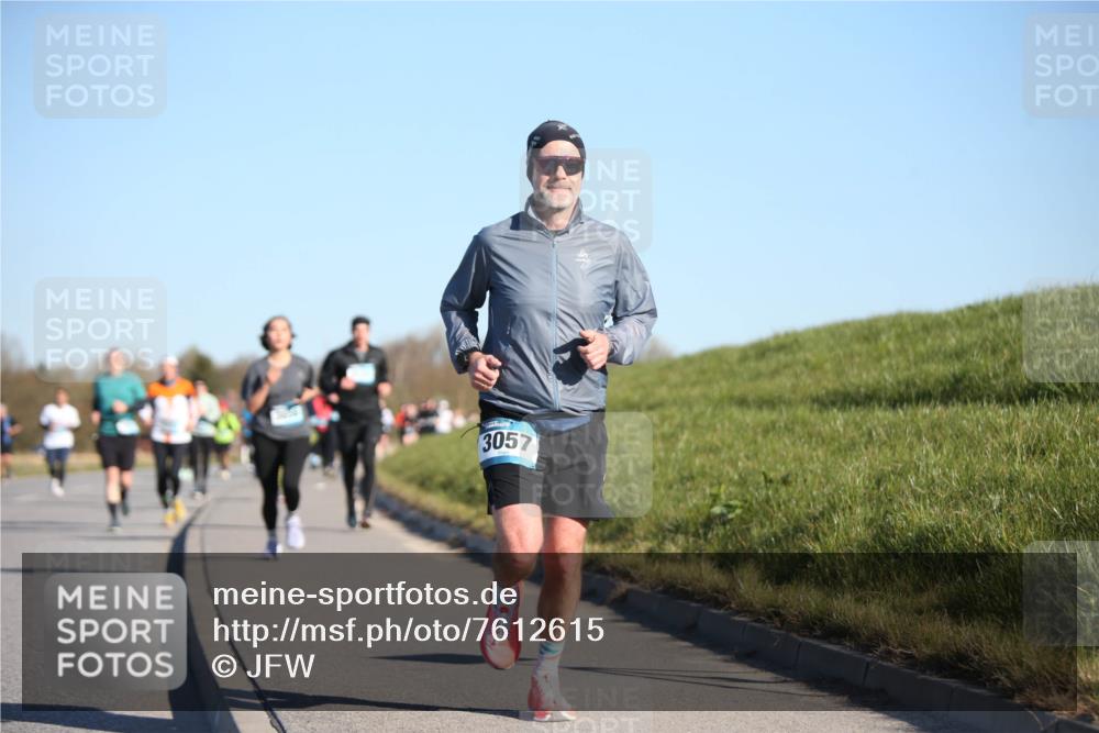 06.04.2025 - 44. Internationalen Wilhelmsburger Insellauf Jannik Wohlers http://msf.ph/oto/7612615 06.04.2025 09:28:52 Laufen 3057 meine-sportfotos.de