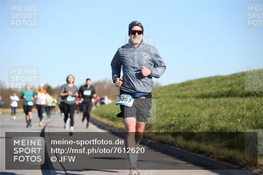 06.04.2025 - 44. Internationalen Wilhelmsburger Insellauf Jannik Wohlers http://msf.ph/oto/7612620 06.04.2025 09:28:52 Laufen 3057 meine-sportfotos.de