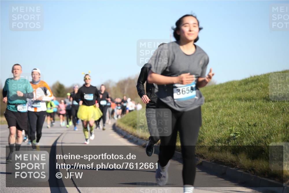 06.04.2025 - 44. Internationalen Wilhelmsburger Insellauf Jannik Wohlers http://msf.ph/oto/7612661 06.04.2025 09:28:56 Laufen 3281, 4084, 4222, 3658 meine-sportfotos.de
