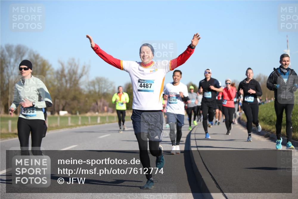06.04.2025 - 44. Internationalen Wilhelmsburger Insellauf Jannik Wohlers http://msf.ph/oto/7612774 06.04.2025 09:29:02 Laufen 3958, 4487, 4240, 4344, 4375 meine-sportfotos.de