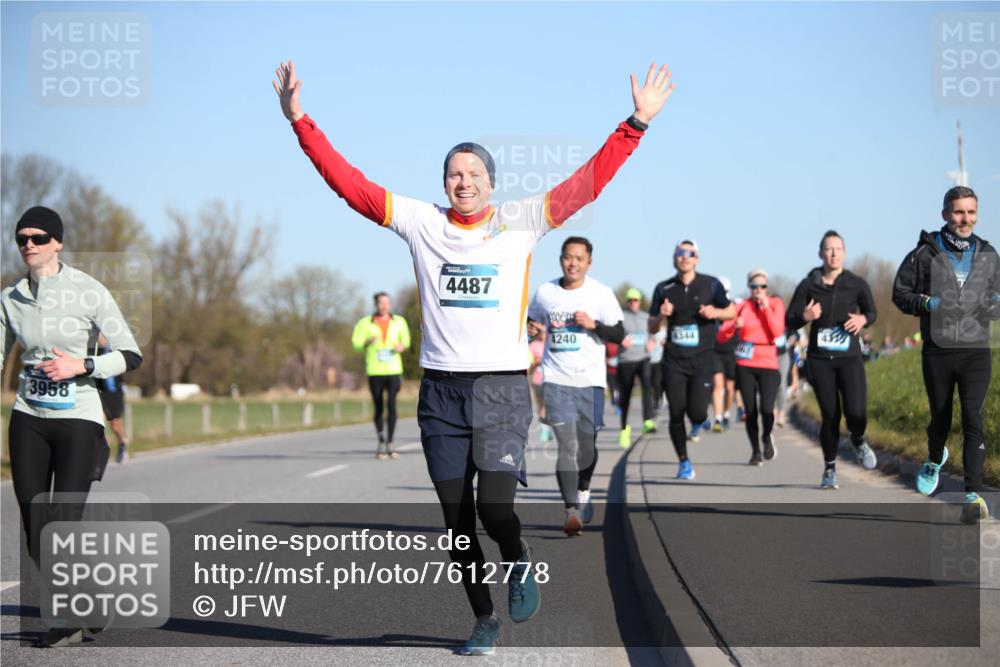 06.04.2025 - 44. Internationalen Wilhelmsburger Insellauf Jannik Wohlers http://msf.ph/oto/7612778 06.04.2025 09:29:02 Laufen 3958, 4487, 4344, 4240 meine-sportfotos.de