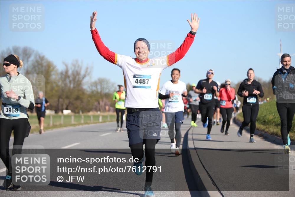 06.04.2025 - 44. Internationalen Wilhelmsburger Insellauf Jannik Wohlers http://msf.ph/oto/7612791 06.04.2025 09:29:02 Laufen 3958, 4487, 4344, 4240, 2375 meine-sportfotos.de