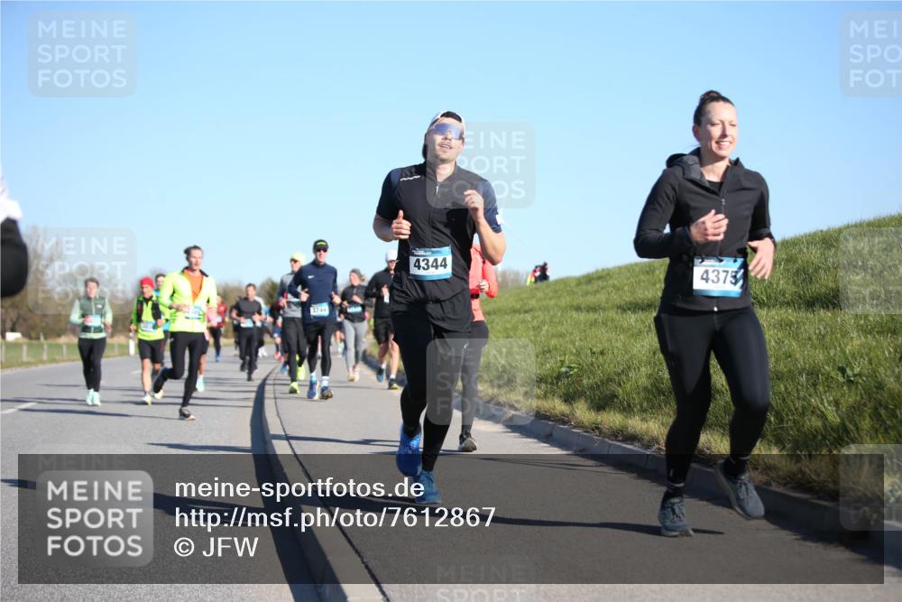 06.04.2025 - 44. Internationalen Wilhelmsburger Insellauf Jannik Wohlers http://msf.ph/oto/7612867 06.04.2025 09:29:06 Laufen 3744, 4344, 4375 meine-sportfotos.de