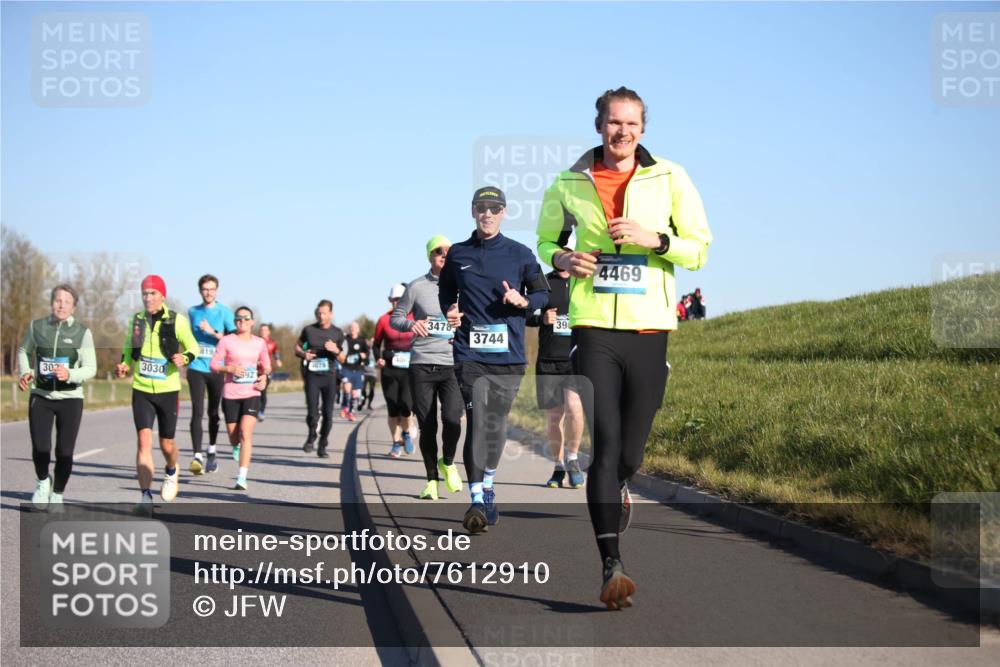 06.04.2025 - 44. Internationalen Wilhelmsburger Insellauf Jannik Wohlers http://msf.ph/oto/7612910 06.04.2025 09:29:10 Laufen 30, 3030, 819, 3478, 39, 3744, 4469 meine-sportfotos.de
