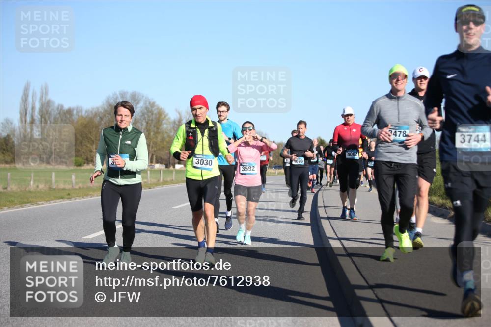 06.04.2025 - 44. Internationalen Wilhelmsburger Insellauf Jannik Wohlers http://msf.ph/oto/7612938 06.04.2025 09:29:11 Laufen 3030, 3592, 4078, 4002, 4614, 3478, 3744 meine-sportfotos.de