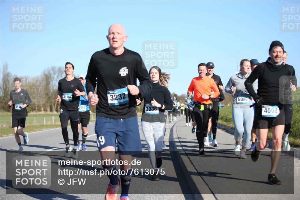 06.04.2025 - 44. Internationalen Wilhelmsburger Insellauf Jannik Wohlers http://msf.ph/oto/7613075 06.04.2025 09:29:20 Laufen 418, 3104, 1337, 3232, 3086, 5088, 4502, 9 meine-sportfotos.de