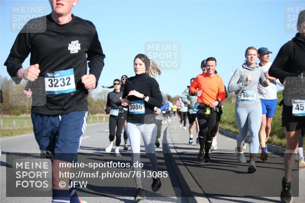 06.04.2025 - 44. Internationalen Wilhelmsburger Insellauf Jannik Wohlers http://msf.ph/oto/7613085 06.04.2025 09:29:20 Laufen 3232, 3717, 3086, 5088, 45 meine-sportfotos.de