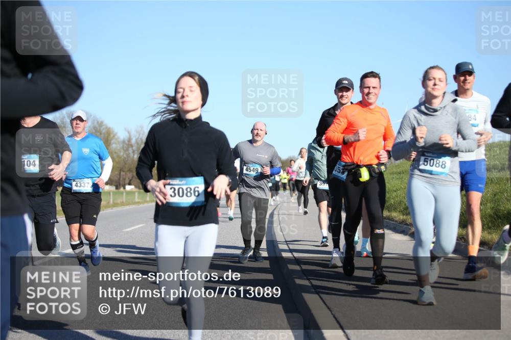 06.04.2025 - 44. Internationalen Wilhelmsburger Insellauf Jannik Wohlers http://msf.ph/oto/7613089 06.04.2025 09:29:21 Laufen 104, 4337, 3086, 4549, 5088, 84 meine-sportfotos.de