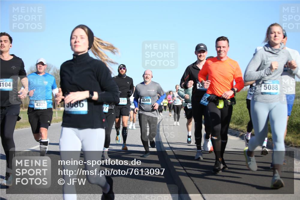 06.04.2025 - 44. Internationalen Wilhelmsburger Insellauf Jannik Wohlers http://msf.ph/oto/7613097 06.04.2025 09:29:21 Laufen 3104, 4337, 3086, 241, 4549, 3446, 17, 39, 40, 5088 meine-sportfotos.de