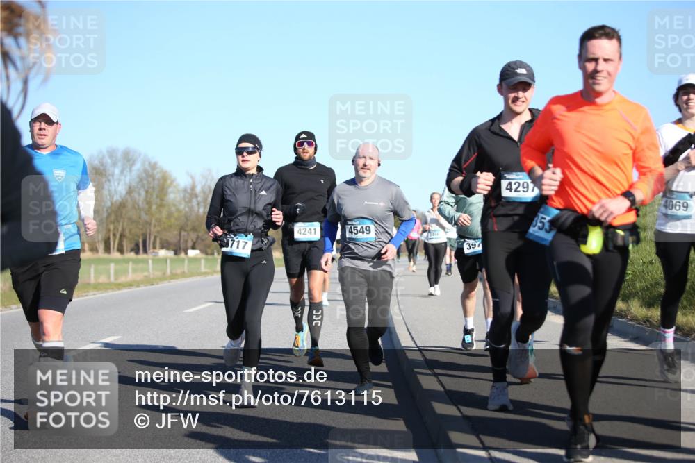 06.04.2025 - 44. Internationalen Wilhelmsburger Insellauf Jannik Wohlers http://msf.ph/oto/7613115 06.04.2025 09:29:22 Laufen 717, 4241, 4549, 3446, 397, 4297, 353, 4069 meine-sportfotos.de