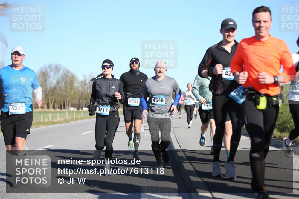 06.04.2025 - 44. Internationalen Wilhelmsburger Insellauf Jannik Wohlers http://msf.ph/oto/7613118 06.04.2025 09:29:22 Laufen 4549, 4241, 3446, 3975, 4337, 3717, 42, 353, 406 meine-sportfotos.de