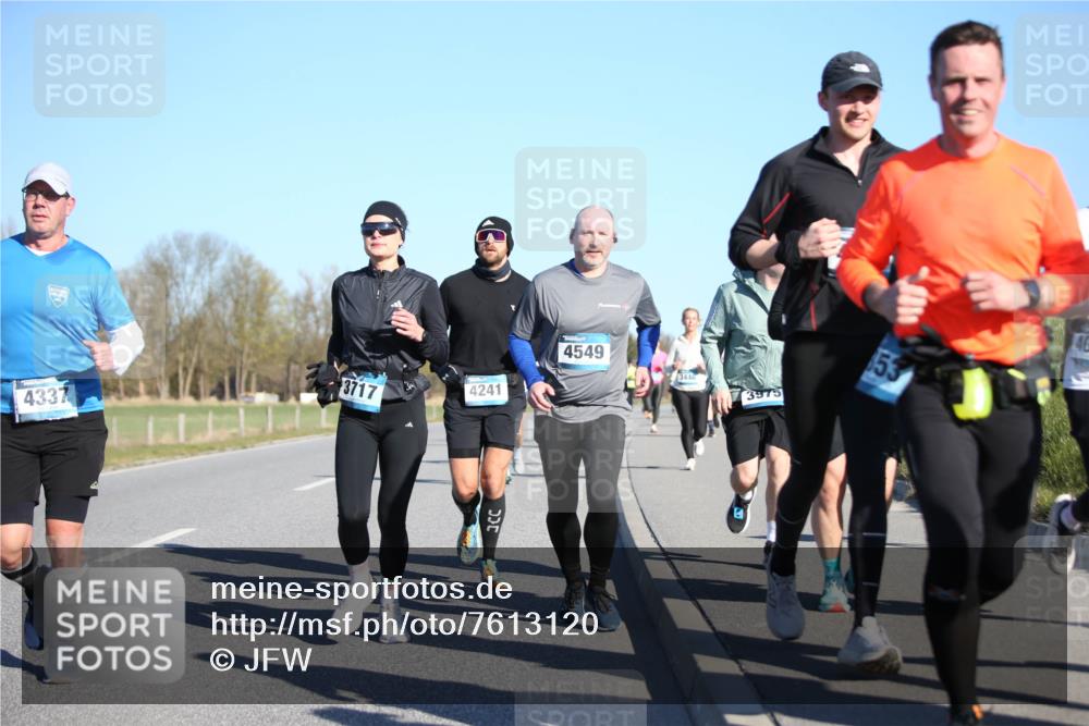 06.04.2025 - 44. Internationalen Wilhelmsburger Insellauf Jannik Wohlers http://msf.ph/oto/7613120 06.04.2025 09:29:22 Laufen 3717, 4241, 4337, 4549, 3446, 3975, 153 meine-sportfotos.de