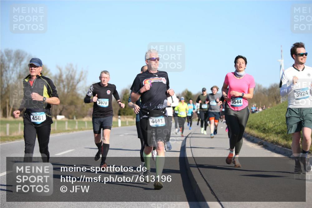 06.04.2025 - 44. Internationalen Wilhelmsburger Insellauf Jannik Wohlers http://msf.ph/oto/7613196 06.04.2025 09:29:29 Laufen 4581, 3978, 4441, 394, 3544, 3924 meine-sportfotos.de