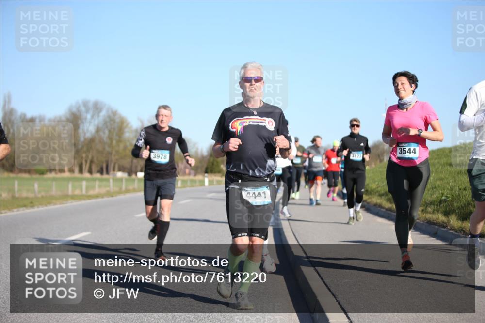 06.04.2025 - 44. Internationalen Wilhelmsburger Insellauf Jannik Wohlers http://msf.ph/oto/7613220 06.04.2025 09:29:31 Laufen 3978, 4441, 3123, 3544 meine-sportfotos.de