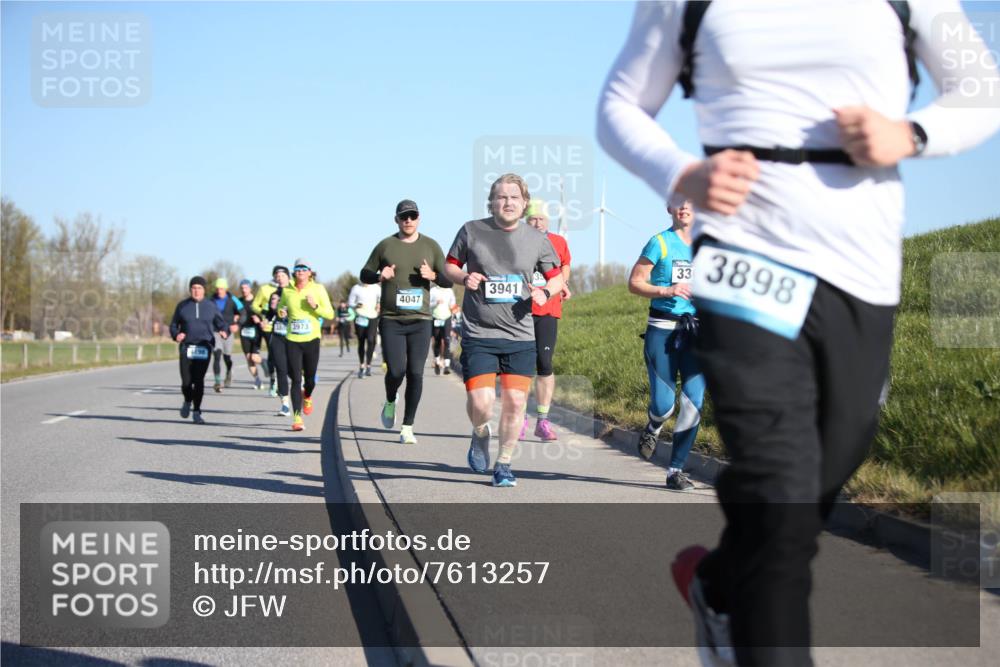 06.04.2025 - 44. Internationalen Wilhelmsburger Insellauf Jannik Wohlers http://msf.ph/oto/7613257 06.04.2025 09:29:35 Laufen 3973, 4047, 3941, 33, 3898 meine-sportfotos.de