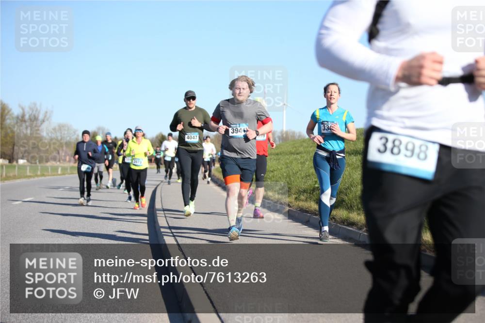 06.04.2025 - 44. Internationalen Wilhelmsburger Insellauf Jannik Wohlers http://msf.ph/oto/7613263 06.04.2025 09:29:35 Laufen 3973, 4047, 33, 3944, 3898 meine-sportfotos.de