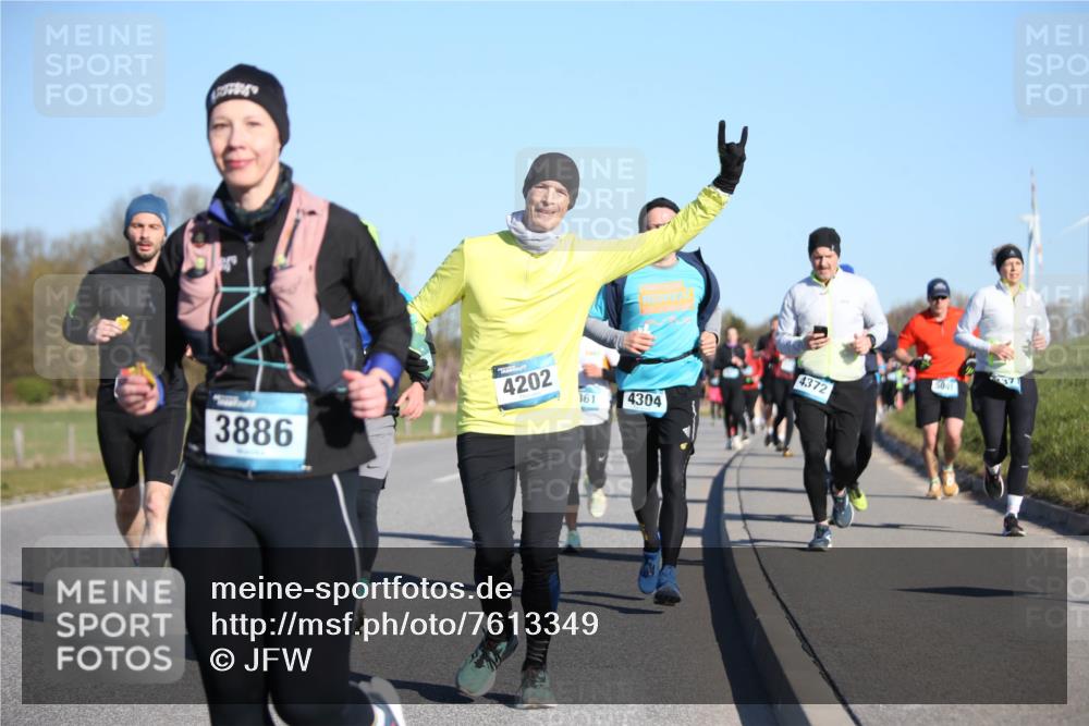 06.04.2025 - 44. Internationalen Wilhelmsburger Insellauf Jannik Wohlers http://msf.ph/oto/7613349 06.04.2025 09:29:41 Laufen 3886, 4202, 361, 4304, 500, 4372 meine-sportfotos.de