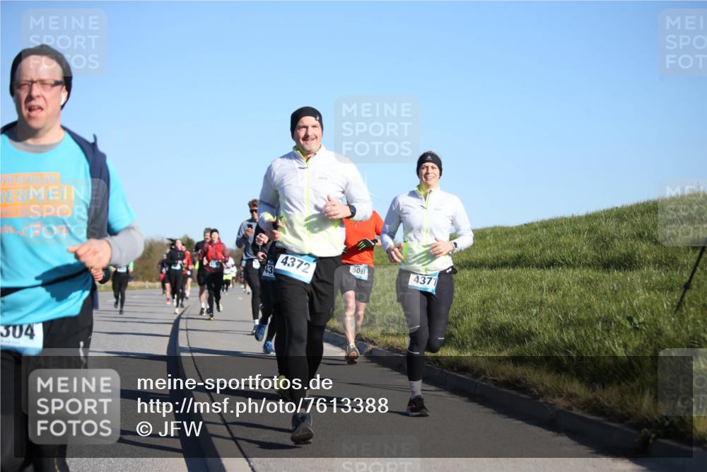 06.04.2025 - 44. Internationalen Wilhelmsburger Insellauf Jannik Wohlers http://msf.ph/oto/7613388 06.04.2025 09:29:43 Laufen 304, 4372, 5061, 4371, 43 meine-sportfotos.de