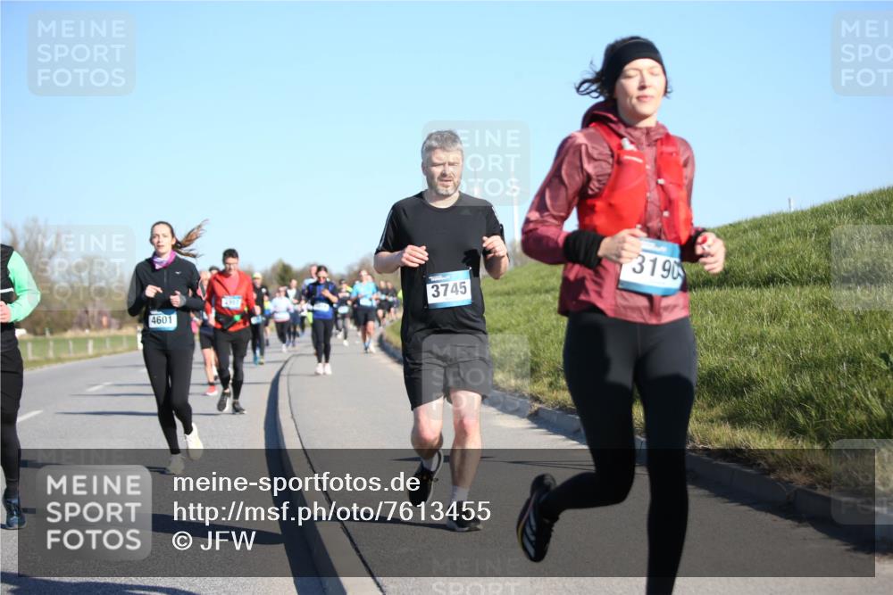 06.04.2025 - 44. Internationalen Wilhelmsburger Insellauf Jannik Wohlers http://msf.ph/oto/7613455 06.04.2025 09:29:50 Laufen 4601, 1957, 3745, 3190 meine-sportfotos.de