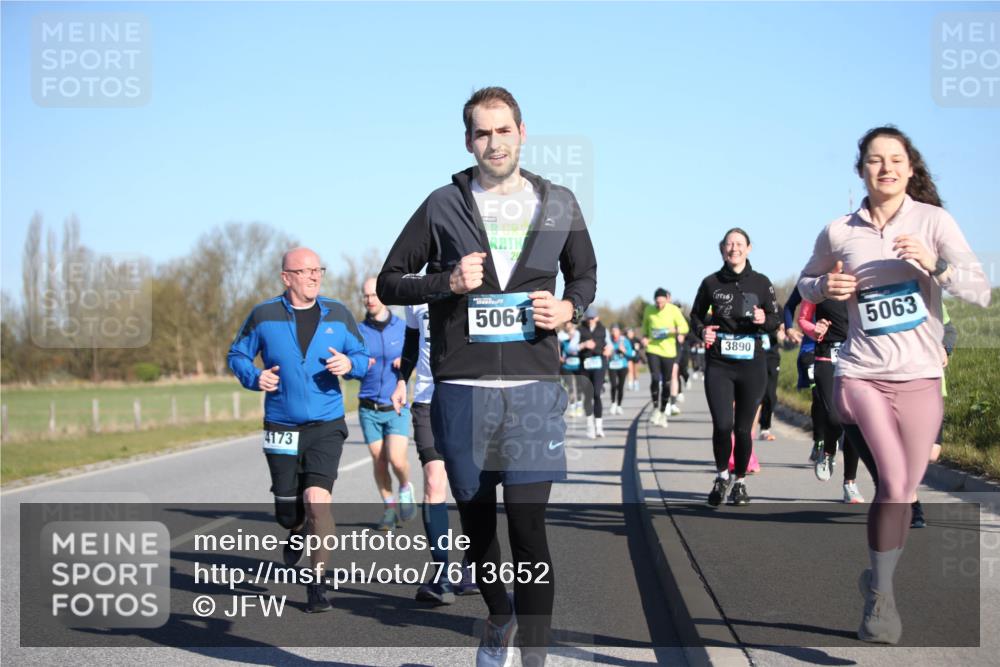 06.04.2025 - 44. Internationalen Wilhelmsburger Insellauf Jannik Wohlers http://msf.ph/oto/7613652 06.04.2025 09:30:04 Laufen 4173, 5064, 5063, 3890 meine-sportfotos.de