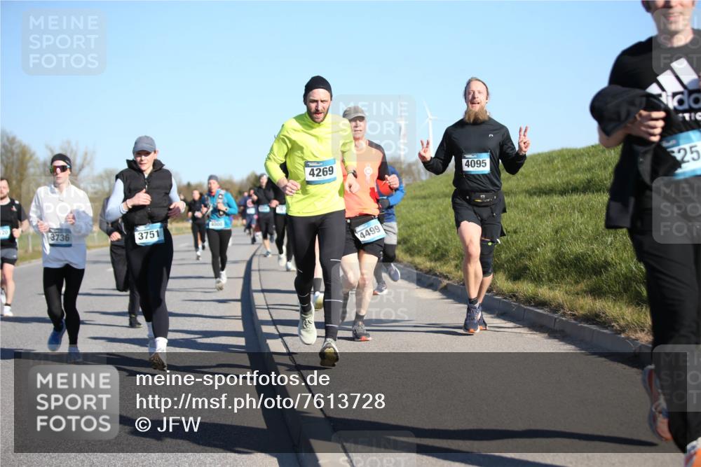 06.04.2025 - 44. Internationalen Wilhelmsburger Insellauf Jannik Wohlers http://msf.ph/oto/7613728 06.04.2025 09:30:09 Laufen 3736, 3751, 4000, 4269, 4499, 4095, 25 meine-sportfotos.de