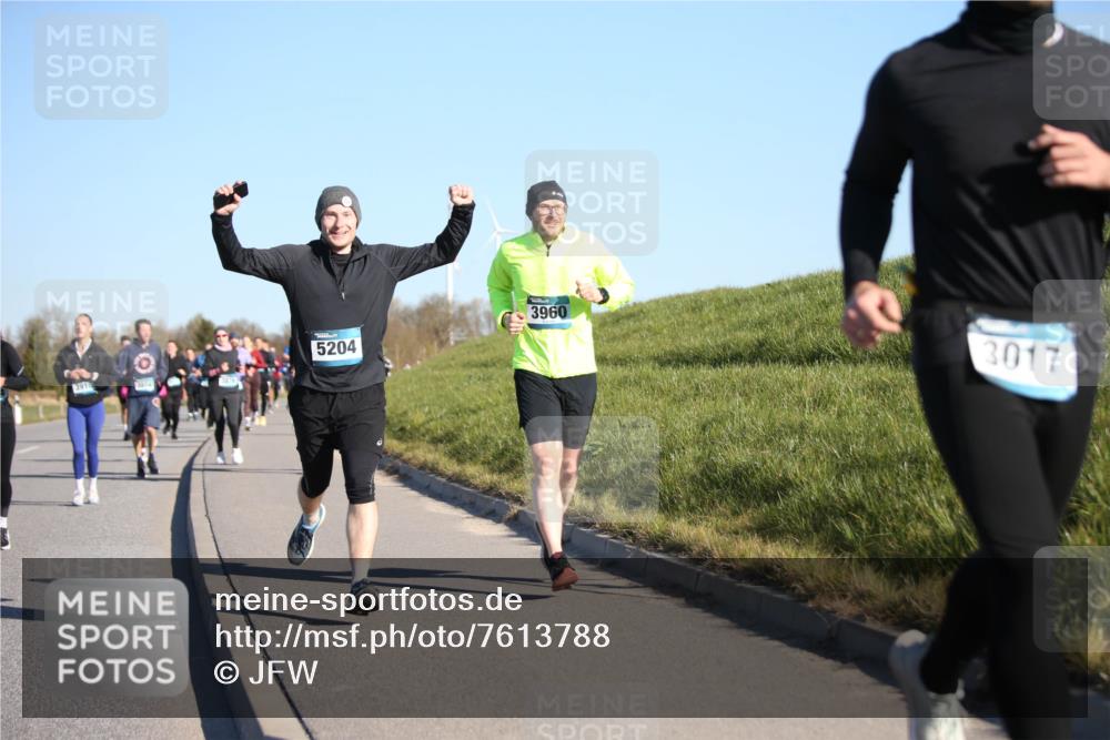 06.04.2025 - 44. Internationalen Wilhelmsburger Insellauf Jannik Wohlers http://msf.ph/oto/7613788 06.04.2025 09:30:15 Laufen 5204, 3918, 3960, 3017 meine-sportfotos.de