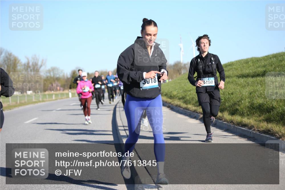 06.04.2025 - 44. Internationalen Wilhelmsburger Insellauf Jannik Wohlers http://msf.ph/oto/7613845 06.04.2025 09:30:20 Laufen 3918, 4480 meine-sportfotos.de