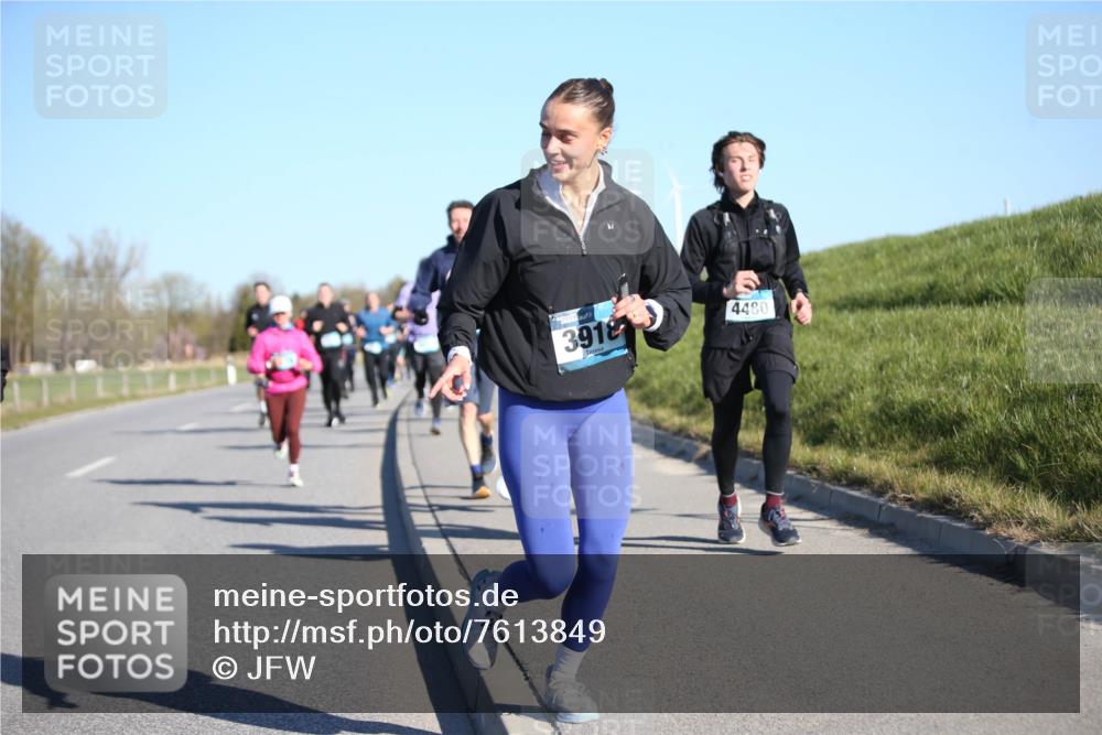 06.04.2025 - 44. Internationalen Wilhelmsburger Insellauf Jannik Wohlers http://msf.ph/oto/7613849 06.04.2025 09:30:20 Laufen 3918, 4480 meine-sportfotos.de