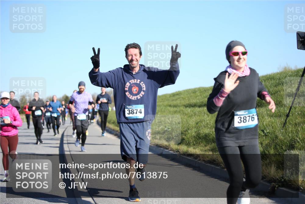 06.04.2025 - 44. Internationalen Wilhelmsburger Insellauf Jannik Wohlers http://msf.ph/oto/7613875 06.04.2025 09:30:22 Laufen 3874, 3876 meine-sportfotos.de