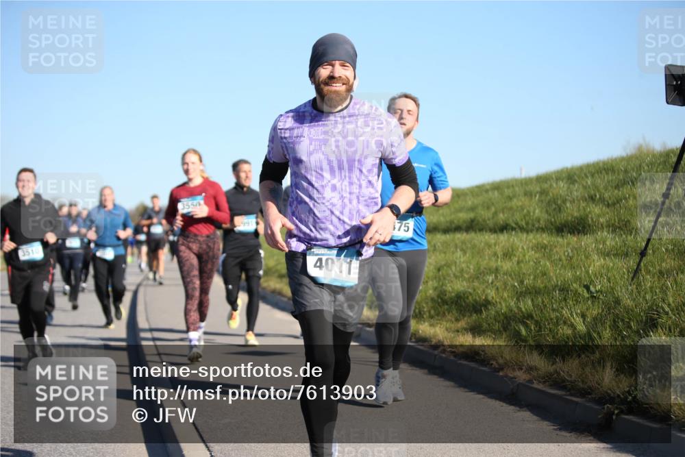 06.04.2025 - 44. Internationalen Wilhelmsburger Insellauf Jannik Wohlers http://msf.ph/oto/7613903 06.04.2025 09:30:25 Laufen 3510, 3550, 991, 4011, 175 meine-sportfotos.de