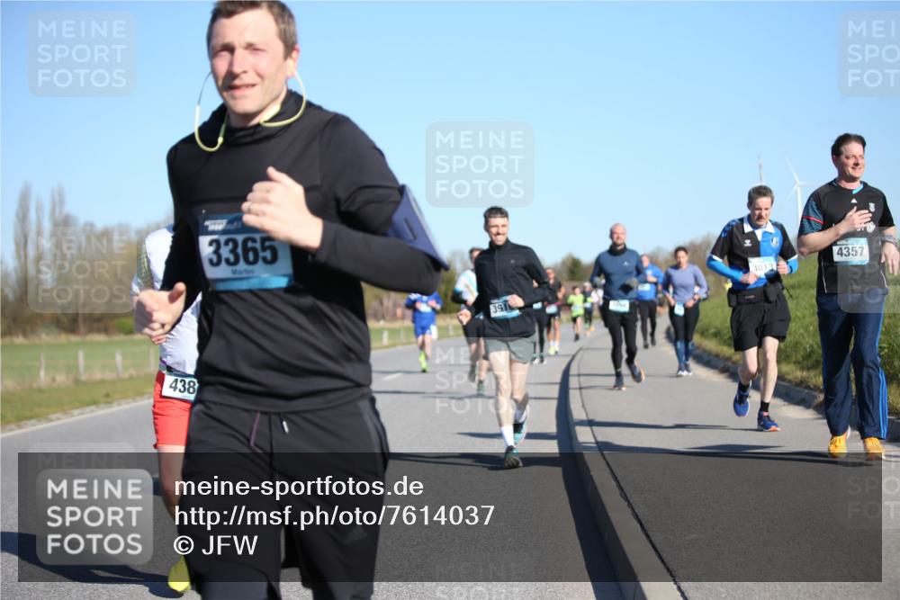 06.04.2025 - 44. Internationalen Wilhelmsburger Insellauf Jannik Wohlers http://msf.ph/oto/7614037 06.04.2025 09:30:35 Laufen 438, 3365, 391, 3013, 4357 meine-sportfotos.de