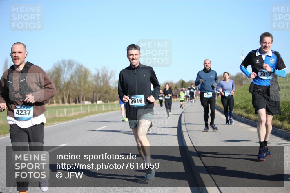 06.04.2025 - 44. Internationalen Wilhelmsburger Insellauf Jannik Wohlers http://msf.ph/oto/7614059 06.04.2025 09:30:37 Laufen 3916, 4237, 3668, 3013 meine-sportfotos.de