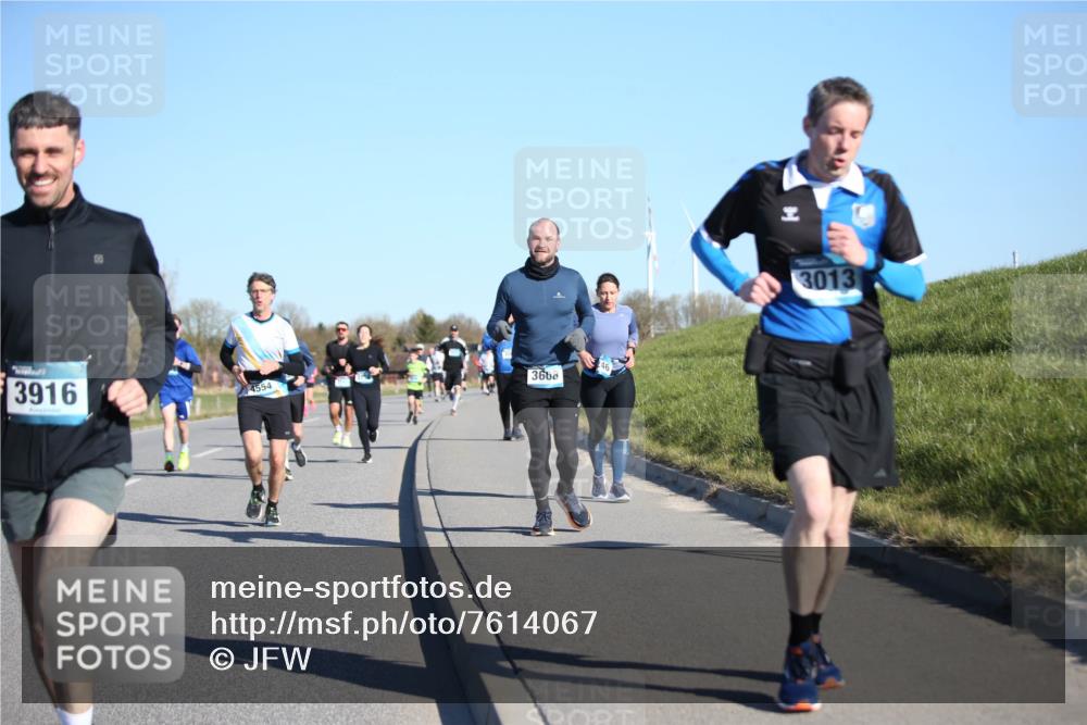 06.04.2025 - 44. Internationalen Wilhelmsburger Insellauf Jannik Wohlers http://msf.ph/oto/7614067 06.04.2025 09:30:38 Laufen 3916, 4554, 3668, 3013 meine-sportfotos.de