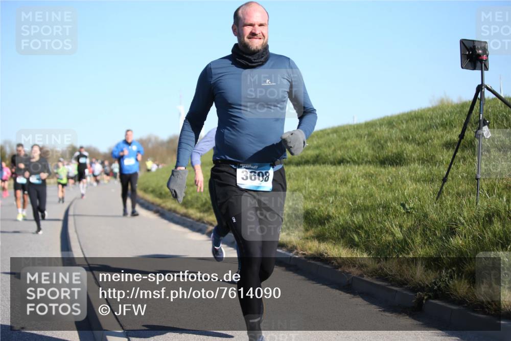 06.04.2025 - 44. Internationalen Wilhelmsburger Insellauf Jannik Wohlers http://msf.ph/oto/7614090 06.04.2025 09:30:40 Laufen 3608 meine-sportfotos.de