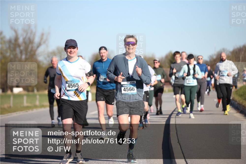 06.04.2025 - 44. Internationalen Wilhelmsburger Insellauf Jannik Wohlers http://msf.ph/oto/7614253 06.04.2025 09:30:55 Laufen 4565, 369, 4566, 4566, 3028, 4172 meine-sportfotos.de