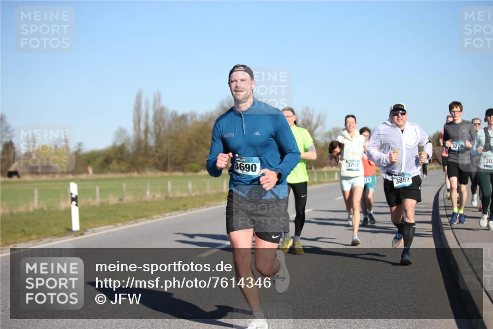 06.04.2025 - 44. Internationalen Wilhelmsburger Insellauf Jannik Wohlers http://msf.ph/oto/7614346 06.04.2025 09:31:00 Laufen 3690, 3207, 19, 3892, 327, 302 meine-sportfotos.de