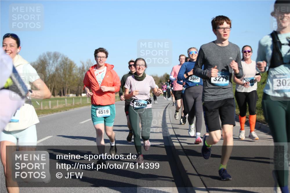 06.04.2025 - 44. Internationalen Wilhelmsburger Insellauf Jannik Wohlers http://msf.ph/oto/7614399 06.04.2025 09:31:03 Laufen 4519, 4520, 3950, 3279, 2945, 302 meine-sportfotos.de