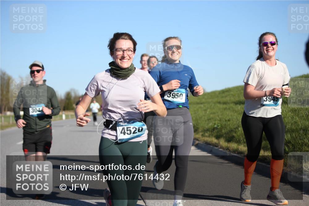 06.04.2025 - 44. Internationalen Wilhelmsburger Insellauf Jannik Wohlers http://msf.ph/oto/7614432 06.04.2025 09:31:04 Laufen 304, 4520, 3950, 3945 meine-sportfotos.de