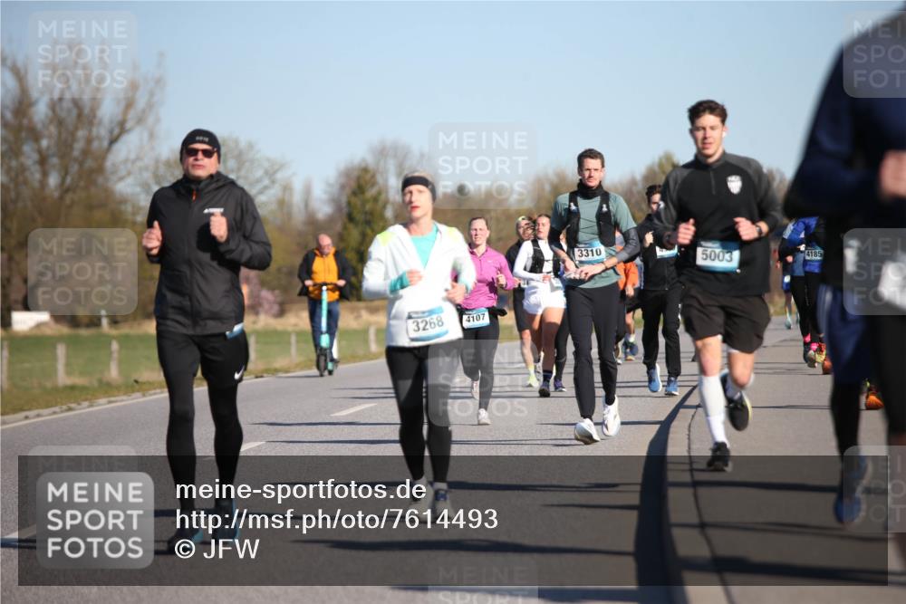 06.04.2025 - 44. Internationalen Wilhelmsburger Insellauf Jannik Wohlers http://msf.ph/oto/7614493 06.04.2025 09:31:10 Laufen 3268, 4107, 3310, 5003, 4185 meine-sportfotos.de