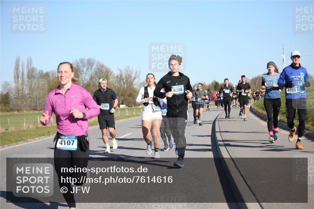 06.04.2025 - 44. Internationalen Wilhelmsburger Insellauf Jannik Wohlers http://msf.ph/oto/7614616 06.04.2025 09:31:20 Laufen 4107, 3390, 3218, 337, 4386, 3212, 4185 meine-sportfotos.de