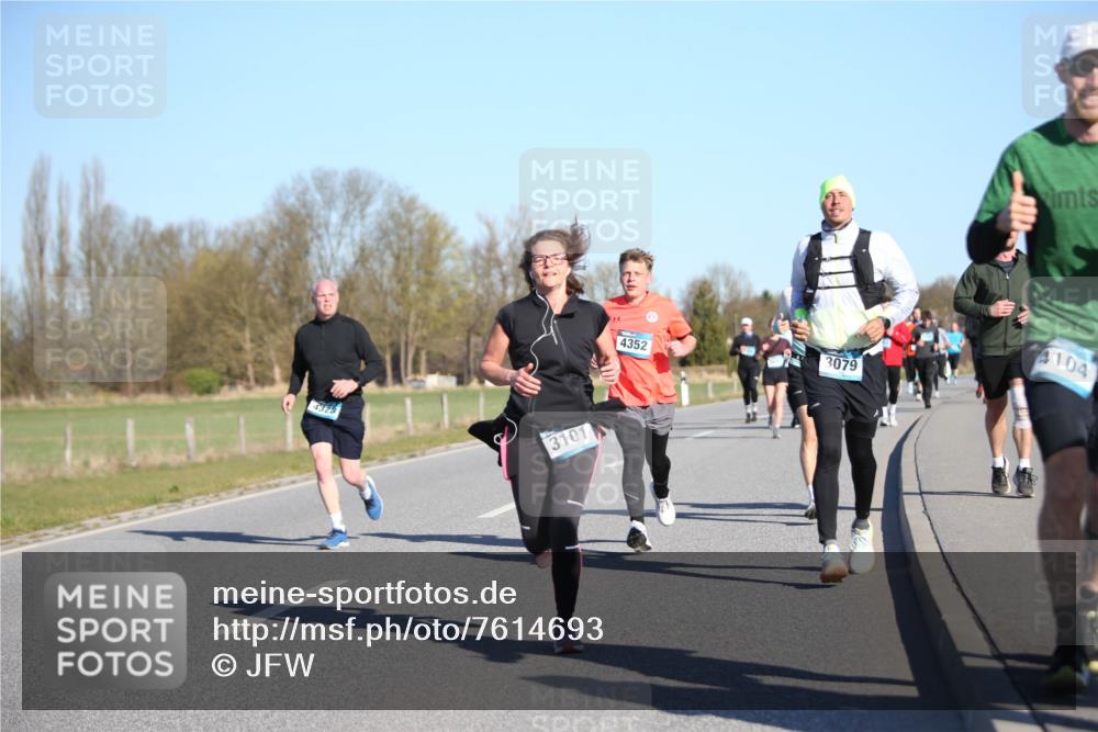 06.04.2025 - 44. Internationalen Wilhelmsburger Insellauf Jannik Wohlers http://msf.ph/oto/7614693 06.04.2025 09:31:36 Laufen 4328, 3101, 4352, 3079, 4104 meine-sportfotos.de
