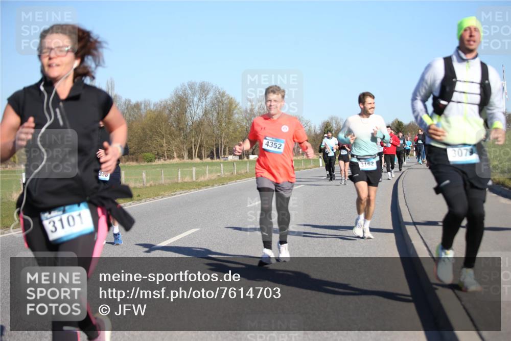 06.04.2025 - 44. Internationalen Wilhelmsburger Insellauf Jannik Wohlers http://msf.ph/oto/7614703 06.04.2025 09:31:38 Laufen 3101, 328, 4352, 3162, 3079 meine-sportfotos.de