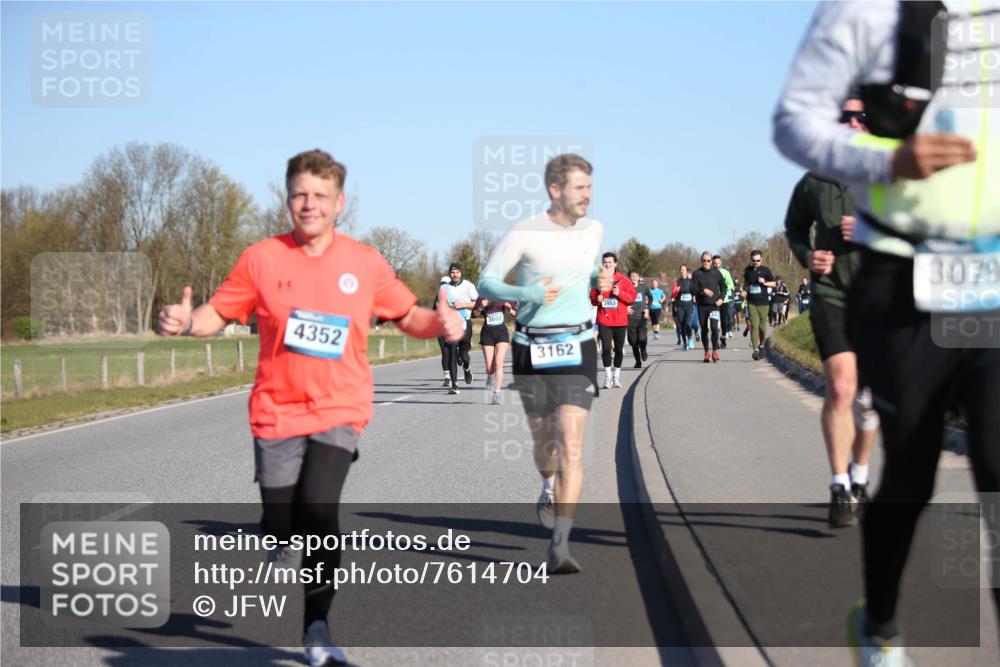 06.04.2025 - 44. Internationalen Wilhelmsburger Insellauf Jannik Wohlers http://msf.ph/oto/7614704 06.04.2025 09:31:39 Laufen 4352, 3692, 3162, 3079 meine-sportfotos.de