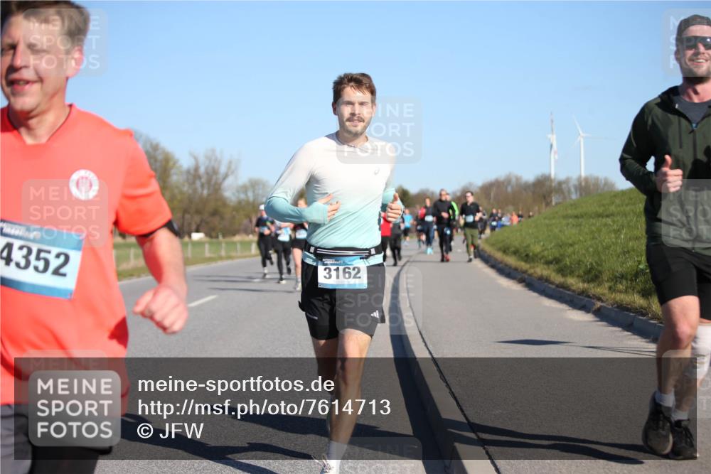 06.04.2025 - 44. Internationalen Wilhelmsburger Insellauf Jannik Wohlers http://msf.ph/oto/7614713 06.04.2025 09:31:40 Laufen 4352, 3162 meine-sportfotos.de